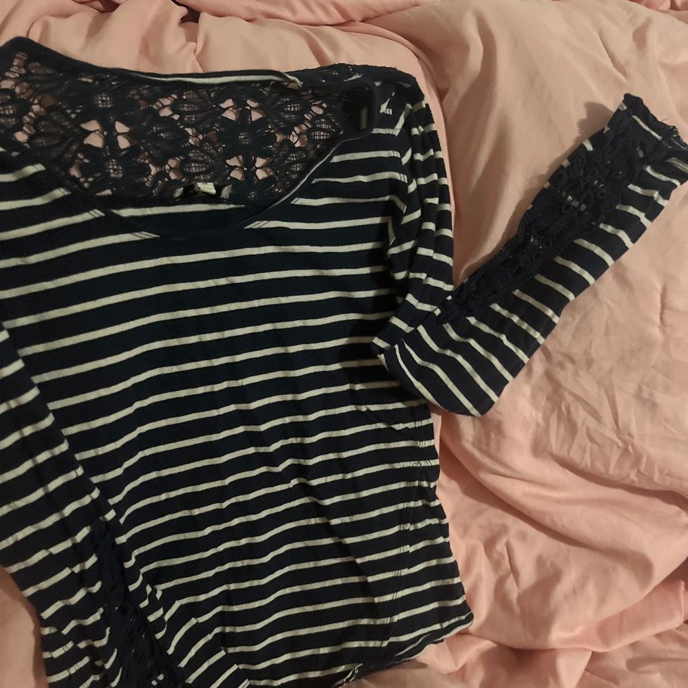 Alan Swartz Size Medium Navy and Lace Striped Basic